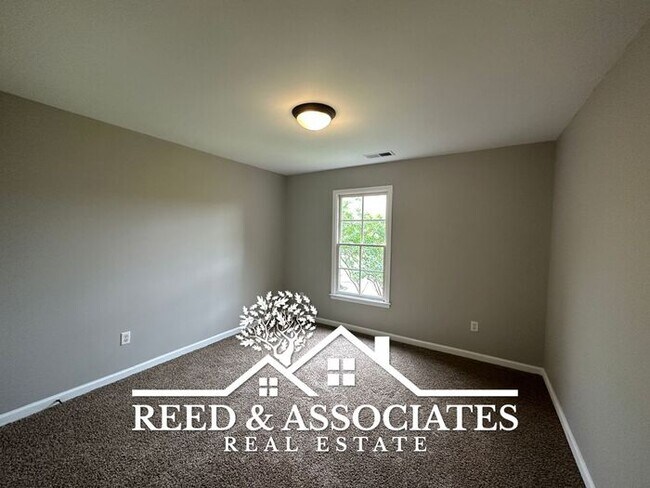 Building Photo - 4 Bedrooms in Southaven!