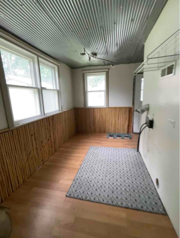 Building Photo - 210 E Hackberry St