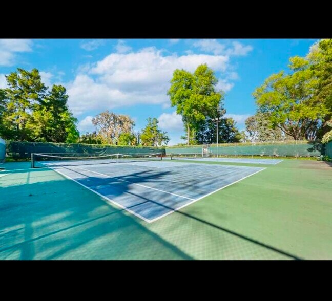 Building Photo - 310 Tradewinds Dr