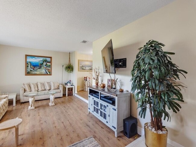 Building Photo - 2543 SE Price Ct