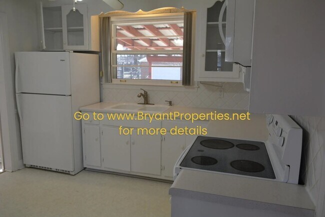 Building Photo - Single House