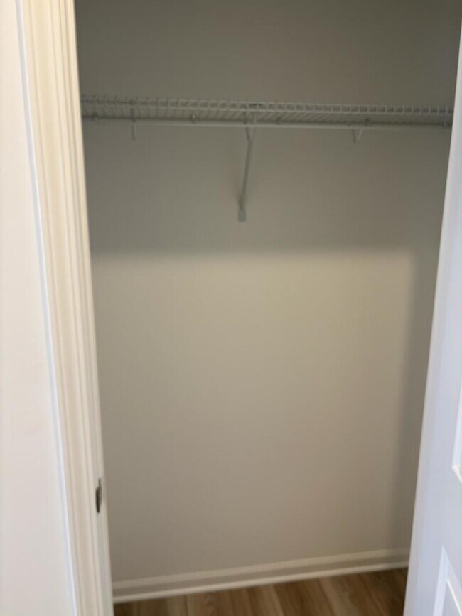 Building Photo - 450 Hathaway Ln