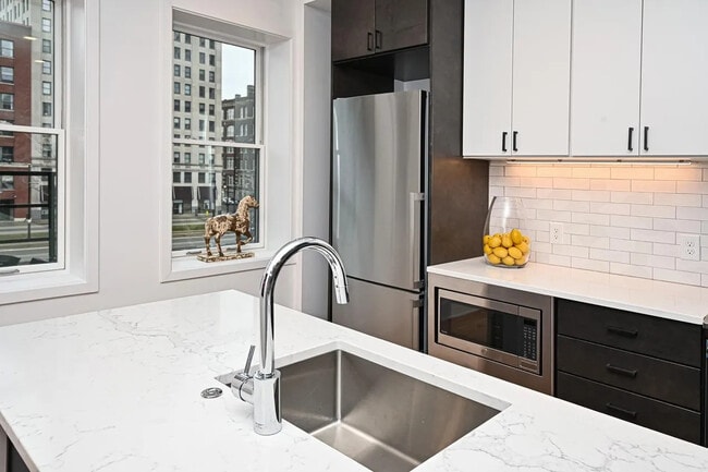 Building Photo - 32 E Court St