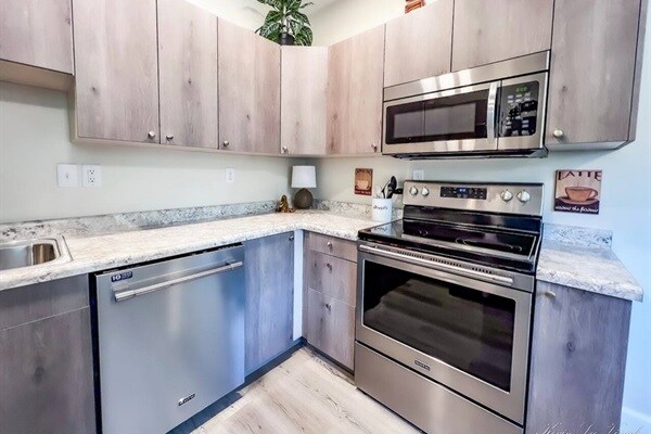 Building Photo - 1528 5th St