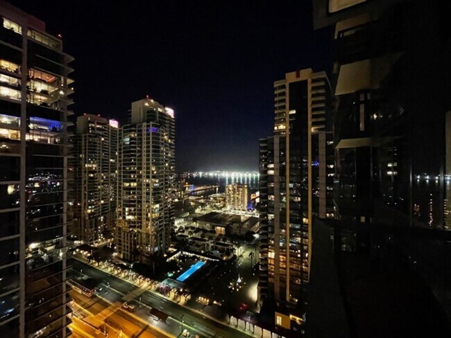 Building Photo - 2 Bedroom-2 Bathroom Fully Furnished Condo...
