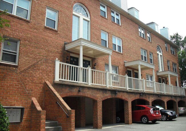 Building Photo - 511 w20th