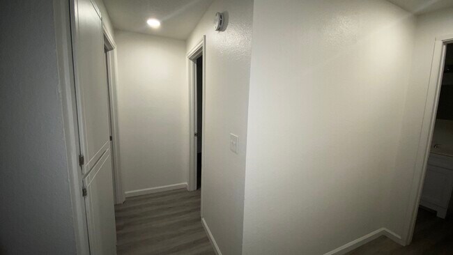 Building Photo - 4006 S Lawrence St
