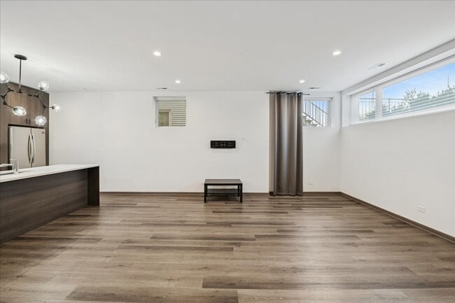 Building Photo - 4321 N Cicero Ave