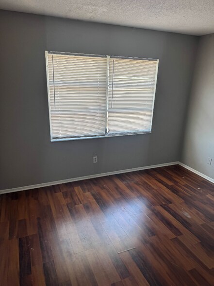 Building Photo - 313 Amherst Ave