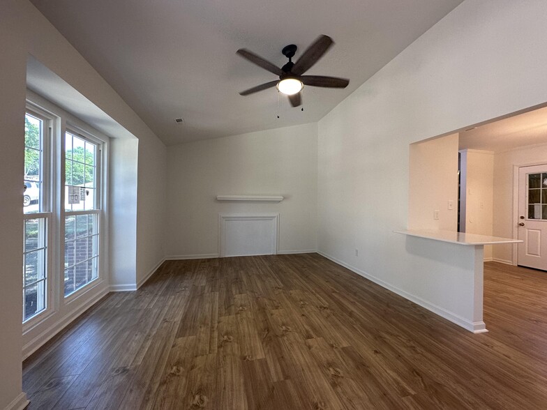 Building Photo - 4609 Brockton Dr