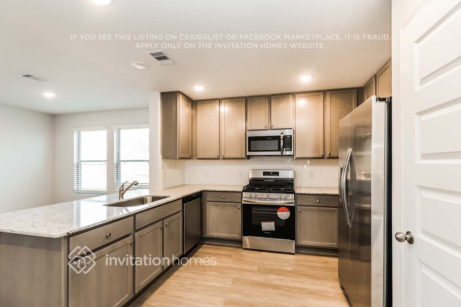 Building Photo - 10910 Heliosphere Wy