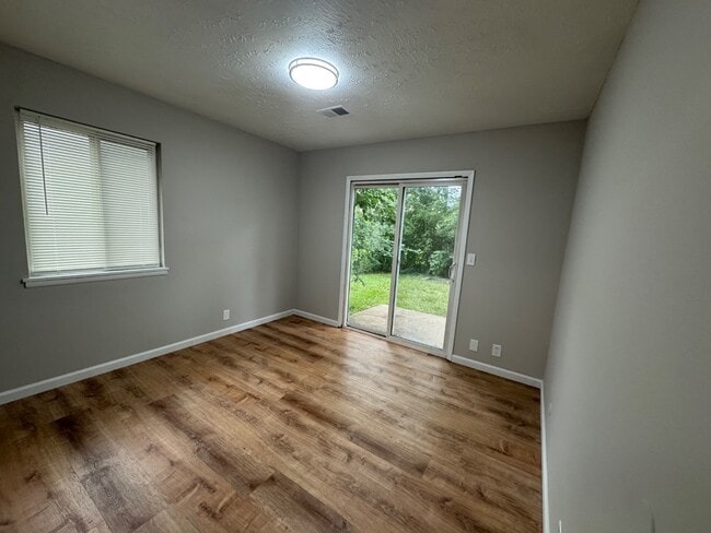 Building Photo - 610 Bremer Dr