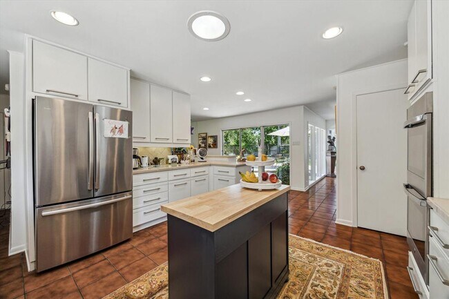 Building Photo - 614 Saddlewood Ln