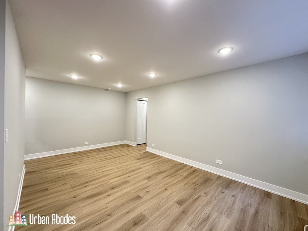 Building Photo - 533 W Aldine Ave