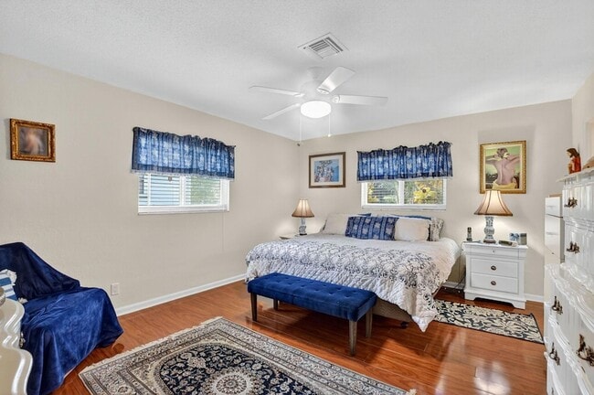 Building Photo - 328 NW 42nd St