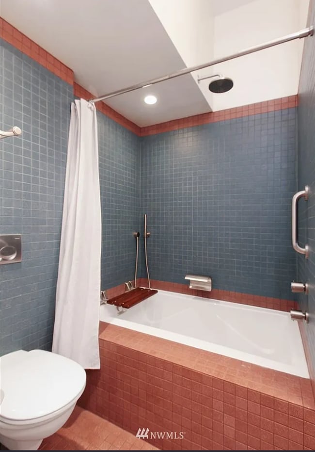 Building Photo - Capitol Hill 2-bedroom Condo
