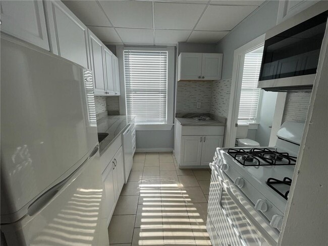 Building Photo - 40-40 Freebody St