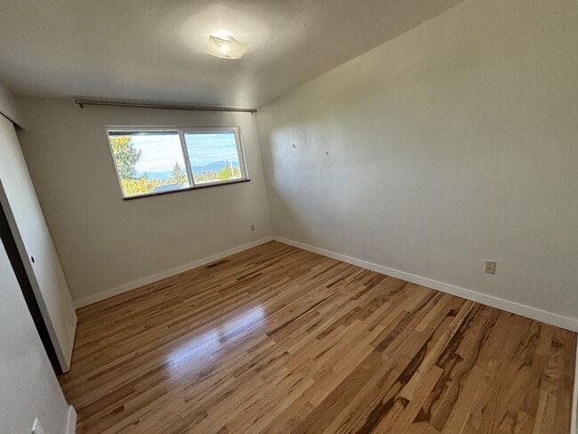 Building Photo - 3257 Halverson Ave