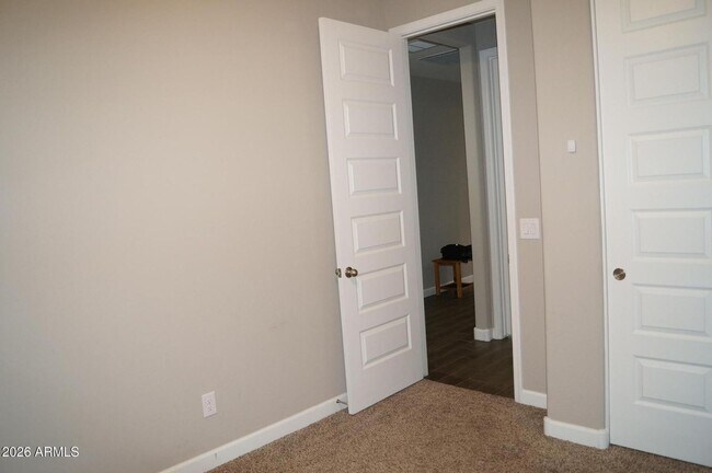 Building Photo - 717 W Anderson Dr