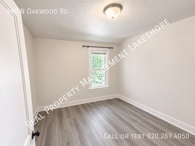 Building Photo - 890 N Oakwood Rd