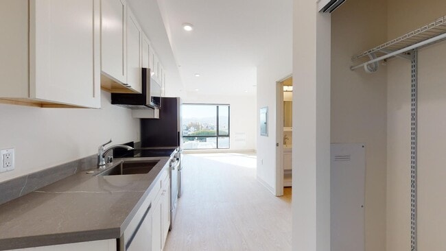 Interior Photo - 345 6th