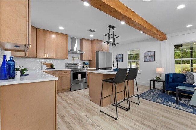 Building Photo - 2014 Fence Rd NE