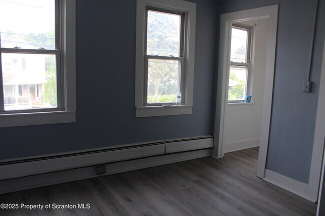 Building Photo - 1507 Luzerne St