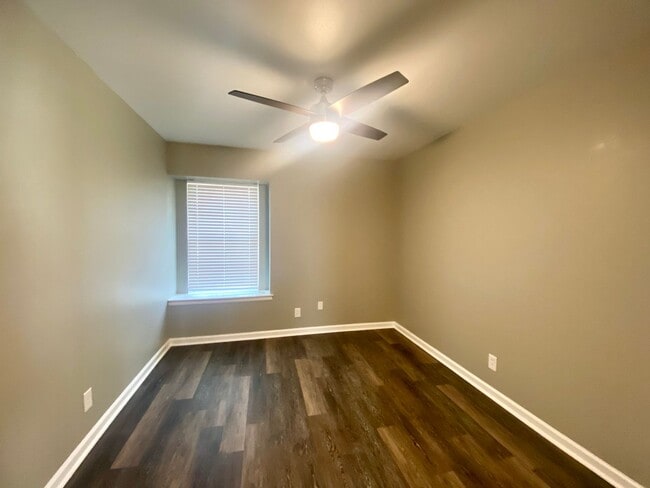 Building Photo - Adorable remodeled home 3 bedroom 2 bath i...