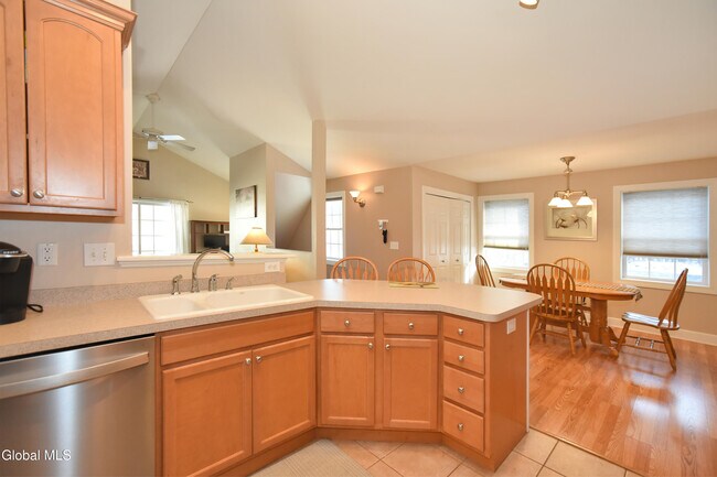 Building Photo - 328 Ballston Ave