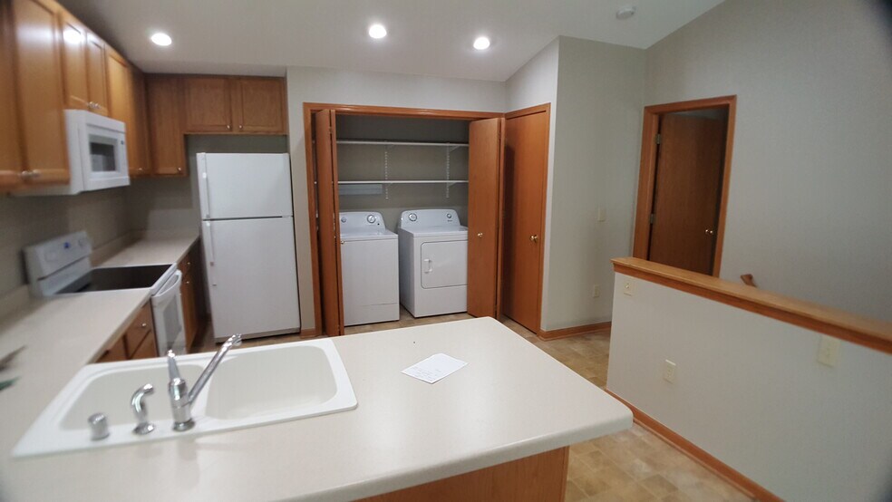 laundry - 919 Pope Street