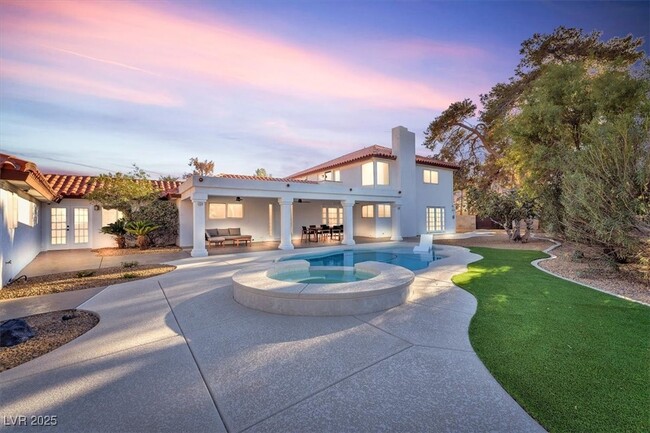 Building Photo - 2868 Vista Del Sol Ave