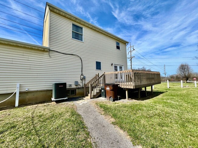 Building Photo - Fully Furnished Rental Property
