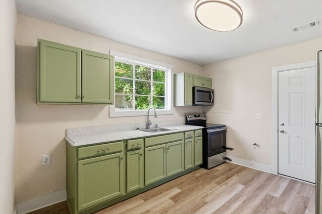 Building Photo - 116 Chester Ave