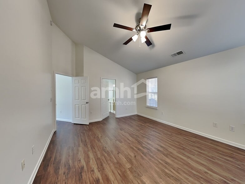 Building Photo - 406 Glencrest Dr