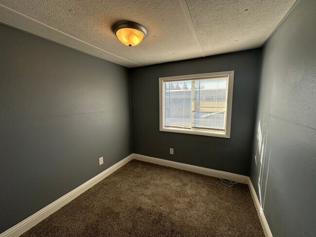 Building Photo - 3 bedroom, 2 bath home in Rexburg