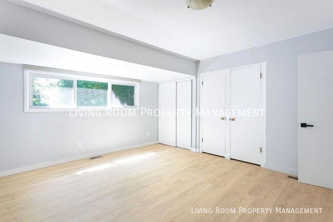 Building Photo - 6601 SW Canyon Dr