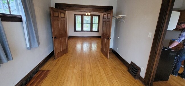 Building Photo - JUNE 2026 - Duluth MN -4 bed - 1 bath - Si...