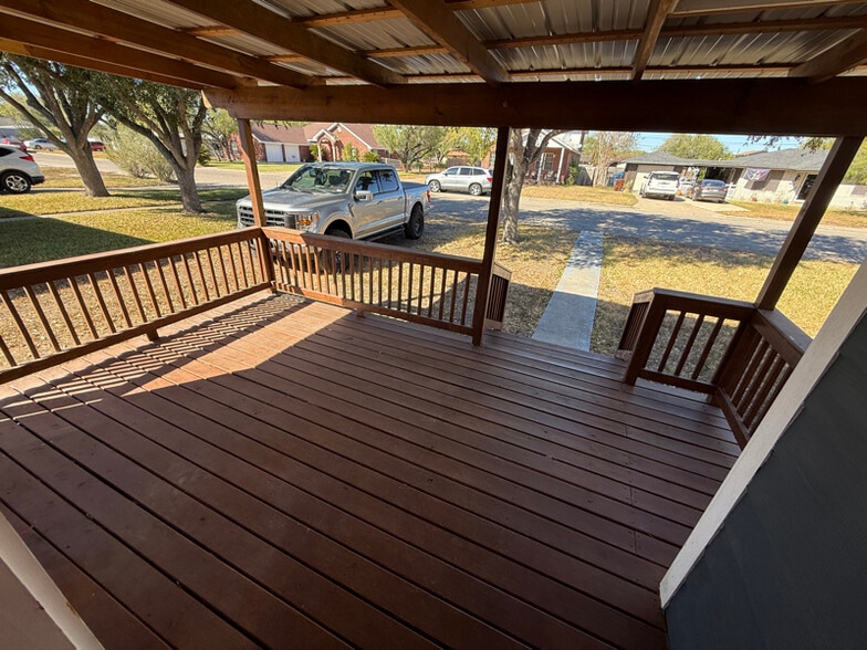 Building Photo - 411 W A Ave