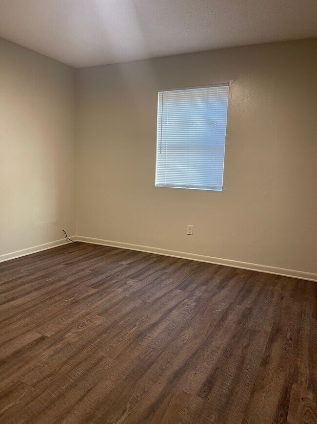 Building Photo - 113 Cantal Dr
