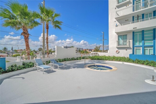 Building Photo - 7600 Collins Ave