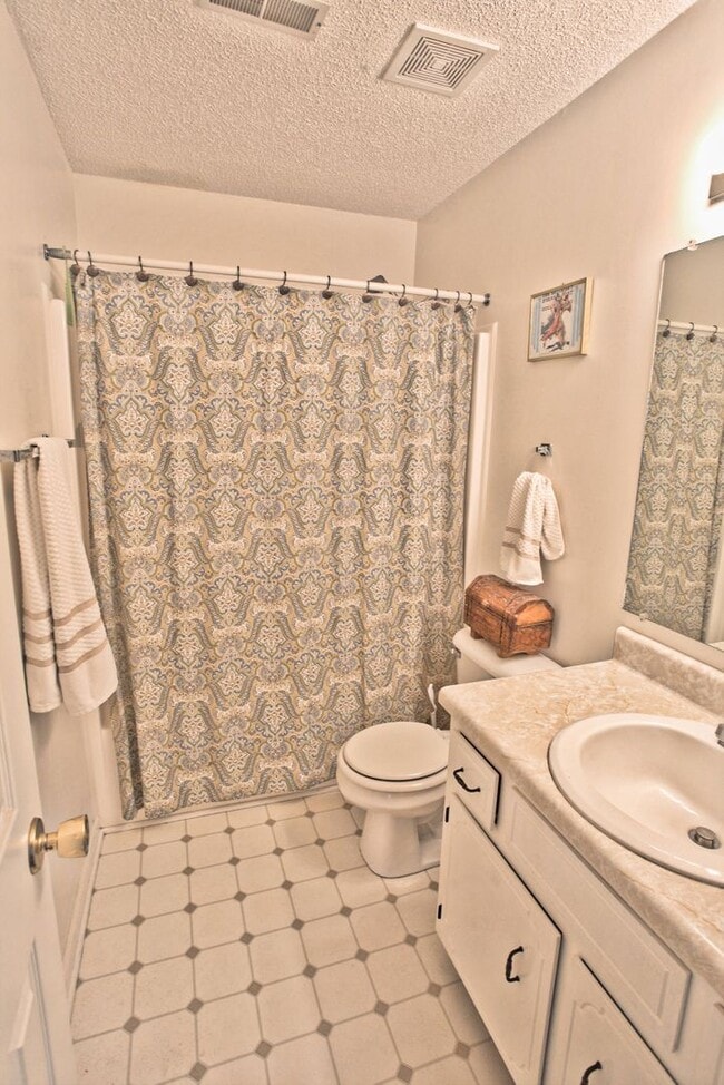 Building Photo - 2627 Holly Rock Dr