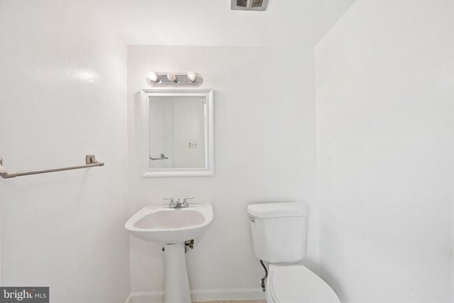 Building Photo - 11606 Vantage Hill Rd