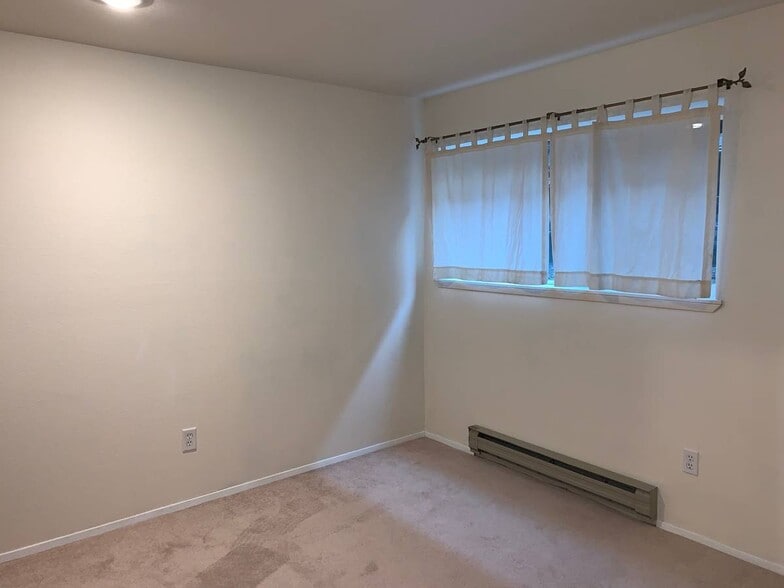 Bedroom 2 - 9350 Redmond Woodinville Rd NE