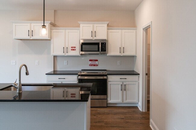 Building Photo - Gorgeous Single Family Home