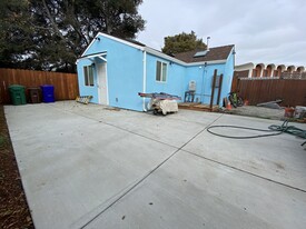 Building Photo - 239 Murdock St