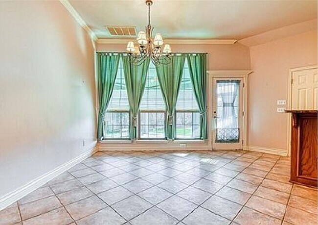 Building Photo - Gated Community! No Lawn Care!! Beautiful ...