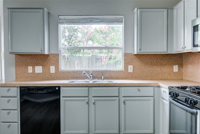 Building Photo - 19402 Hickory Meadow Ln