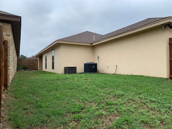 Building Photo - Now Available - Charming 3 Bedroom Patio Home