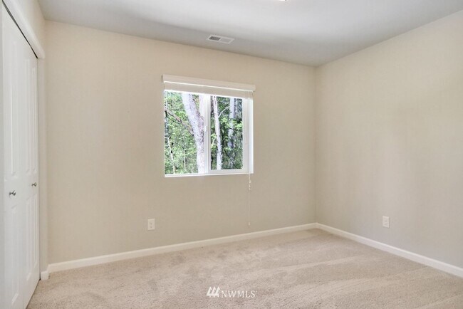 Building Photo - Listed For Rent