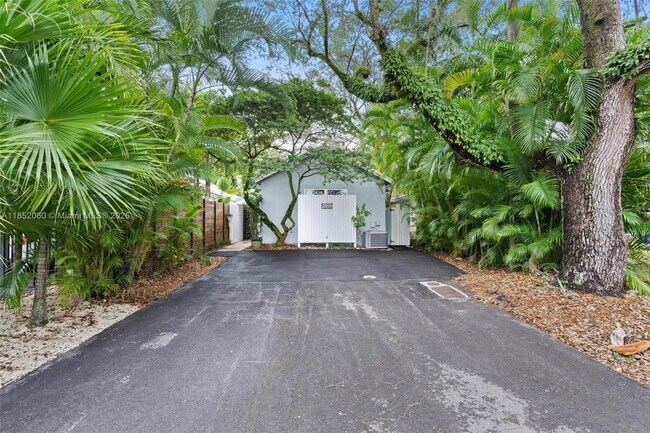 Building Photo - 2558 Trapp Ave